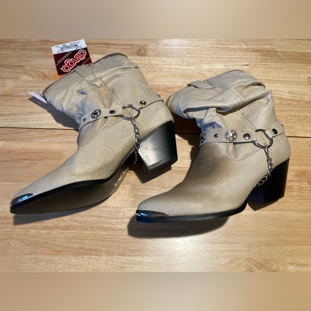 Dingo Ladies Tan pig slouch w/ harness in size 9.5 medium